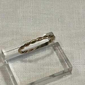 Minimalist, gold tone, vintage rope ring size 8